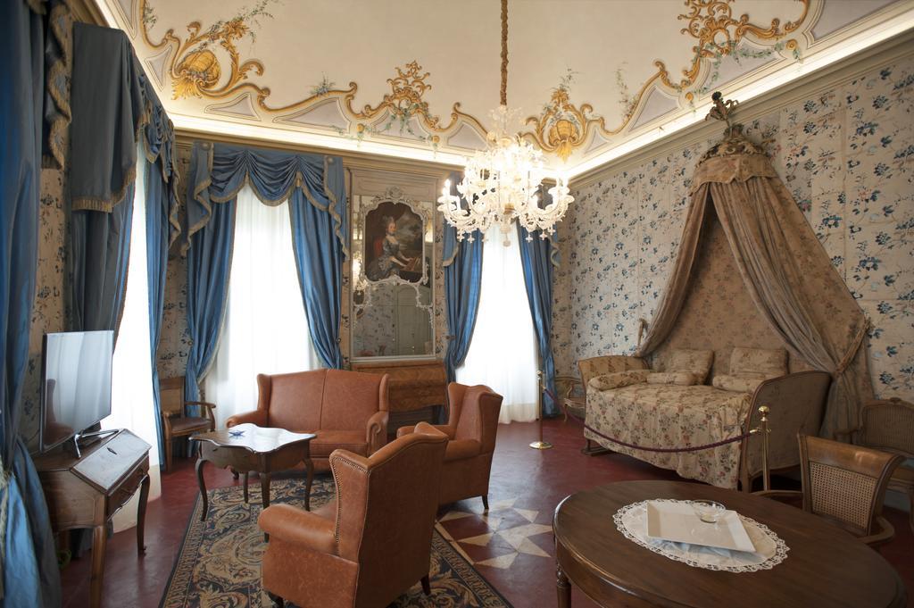 Castello Di Guarene Hotel Værelse billede